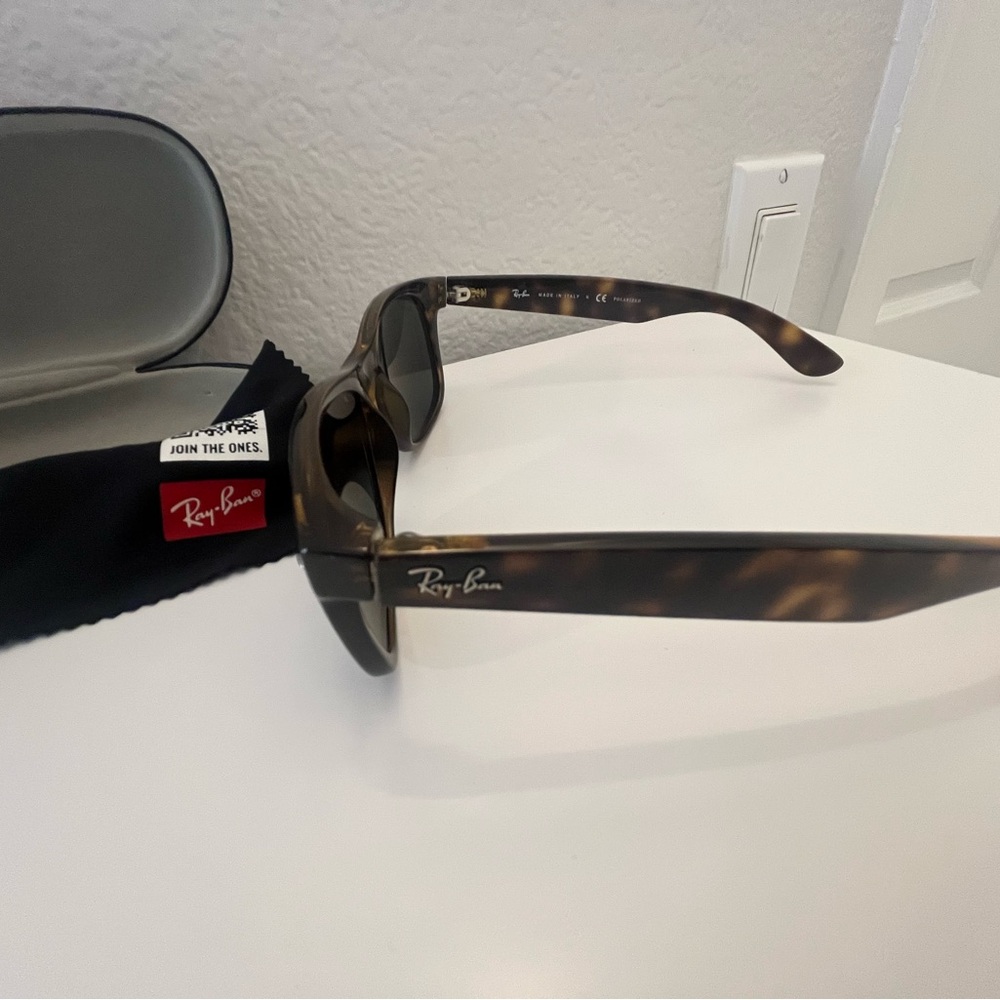 RAY-BAN NEW WAYFARER Sunglasses - Picture 6 of 8